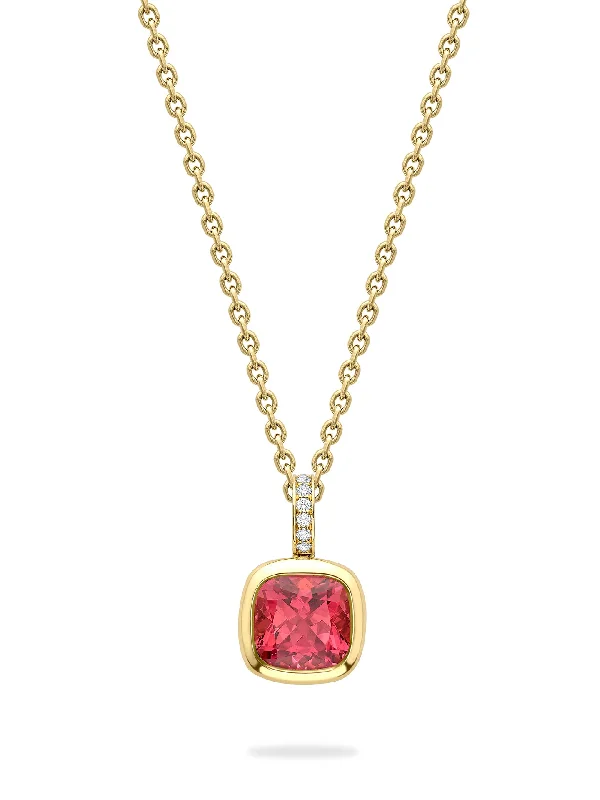 Women’s geometric necklaces-Florentine Dolce Vita Cushion Pink Tourmaline Yellow Gold Pendant